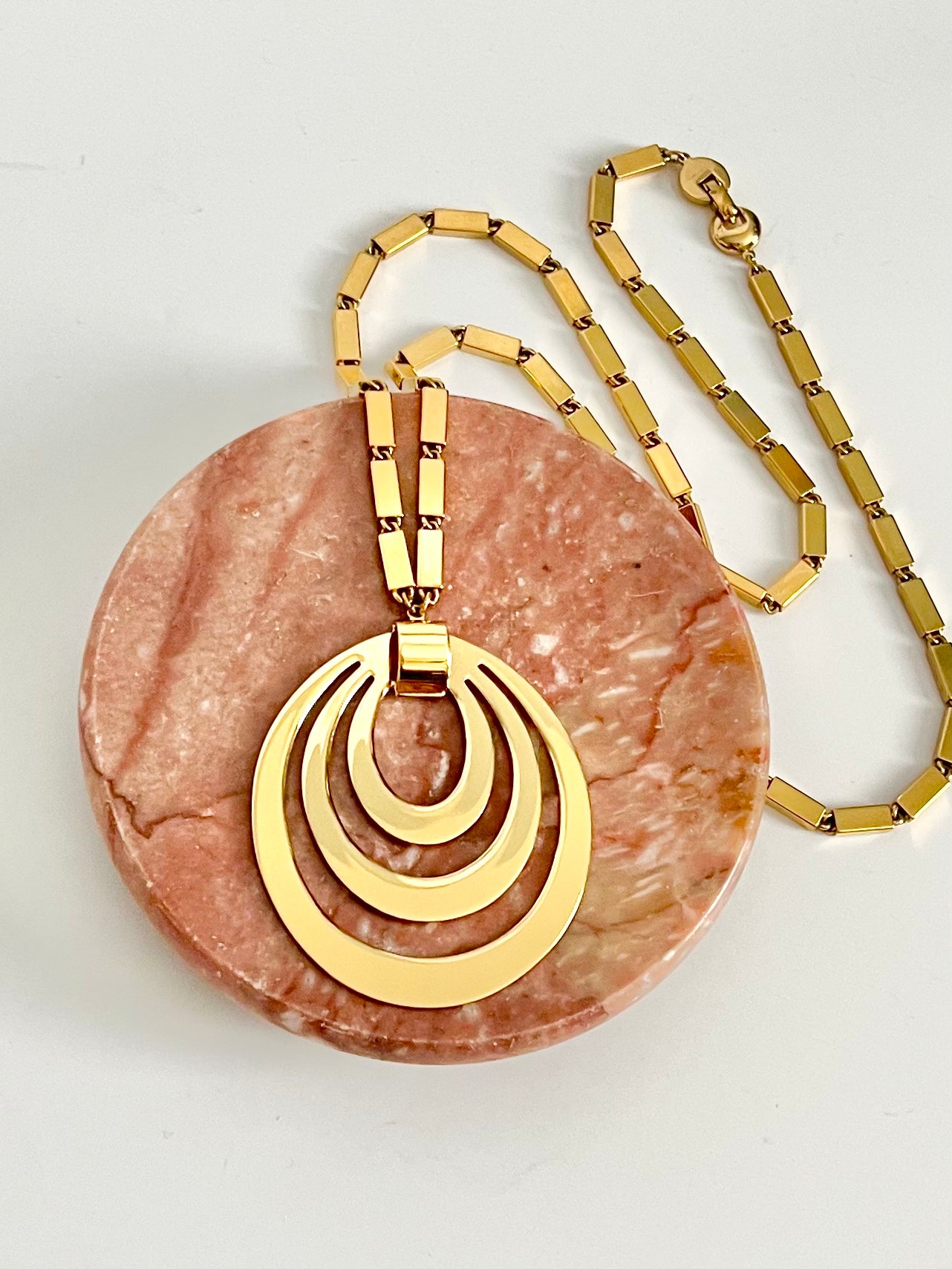 Vibrant 1966 Monet Tournee Gold Tone Pendant Necklace