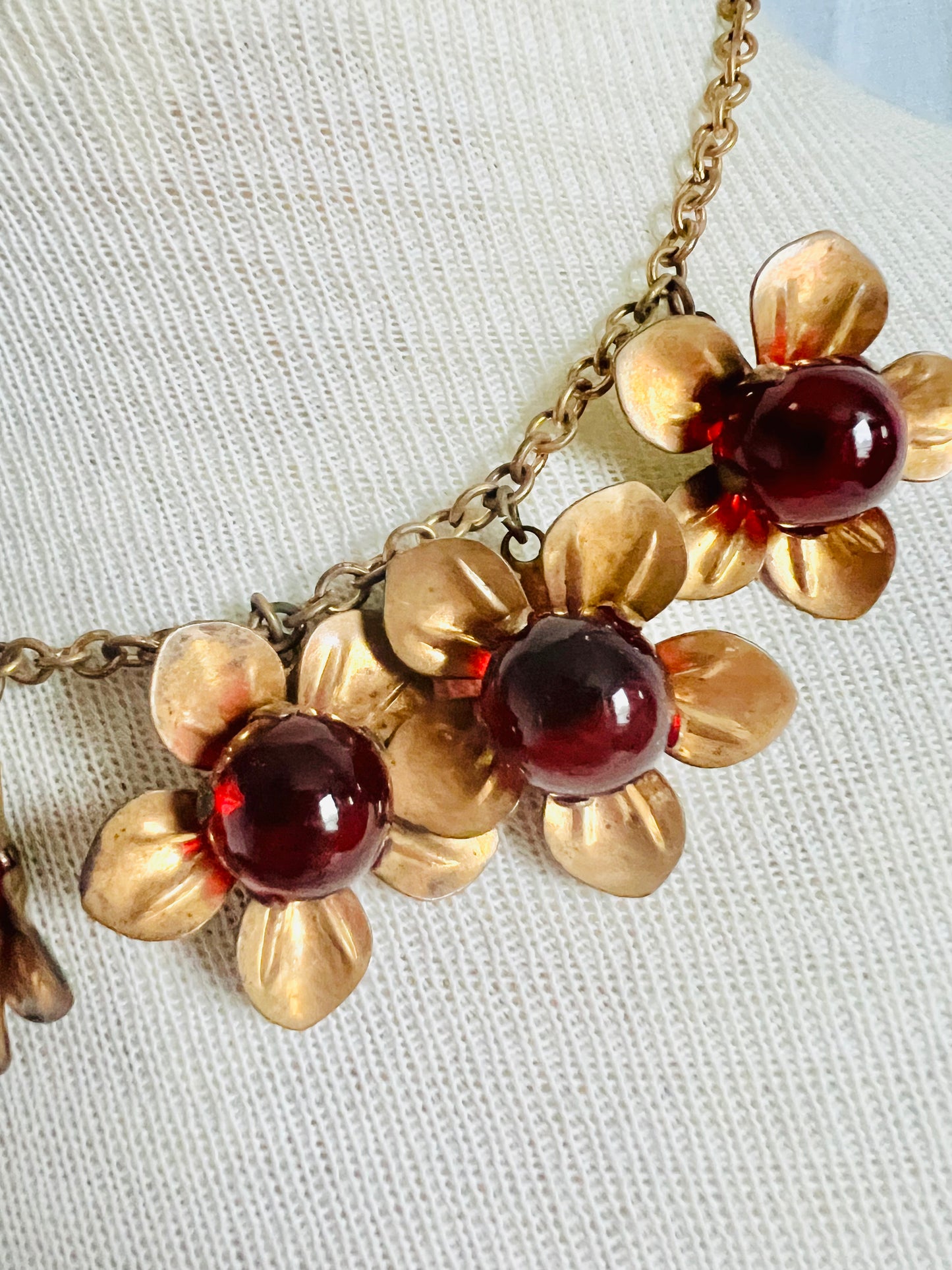 Vintage 1930s Art Deco Red Glass Flowers Necklace