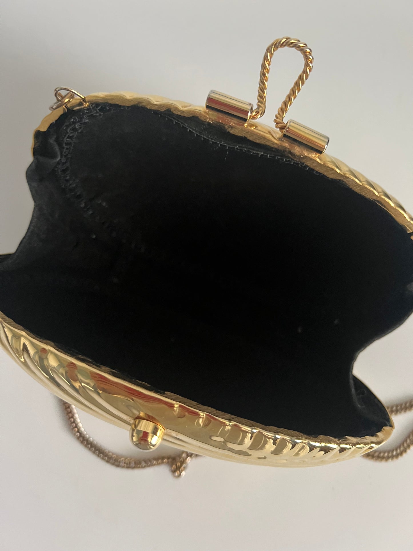 Vintage Gold Clamshell Crossbody Oval Purse with Chain Strap