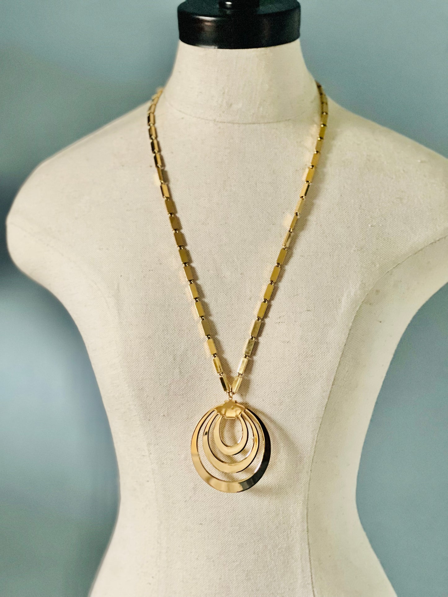 Vibrant 1966 Monet Tournee Gold Tone Pendant Necklace