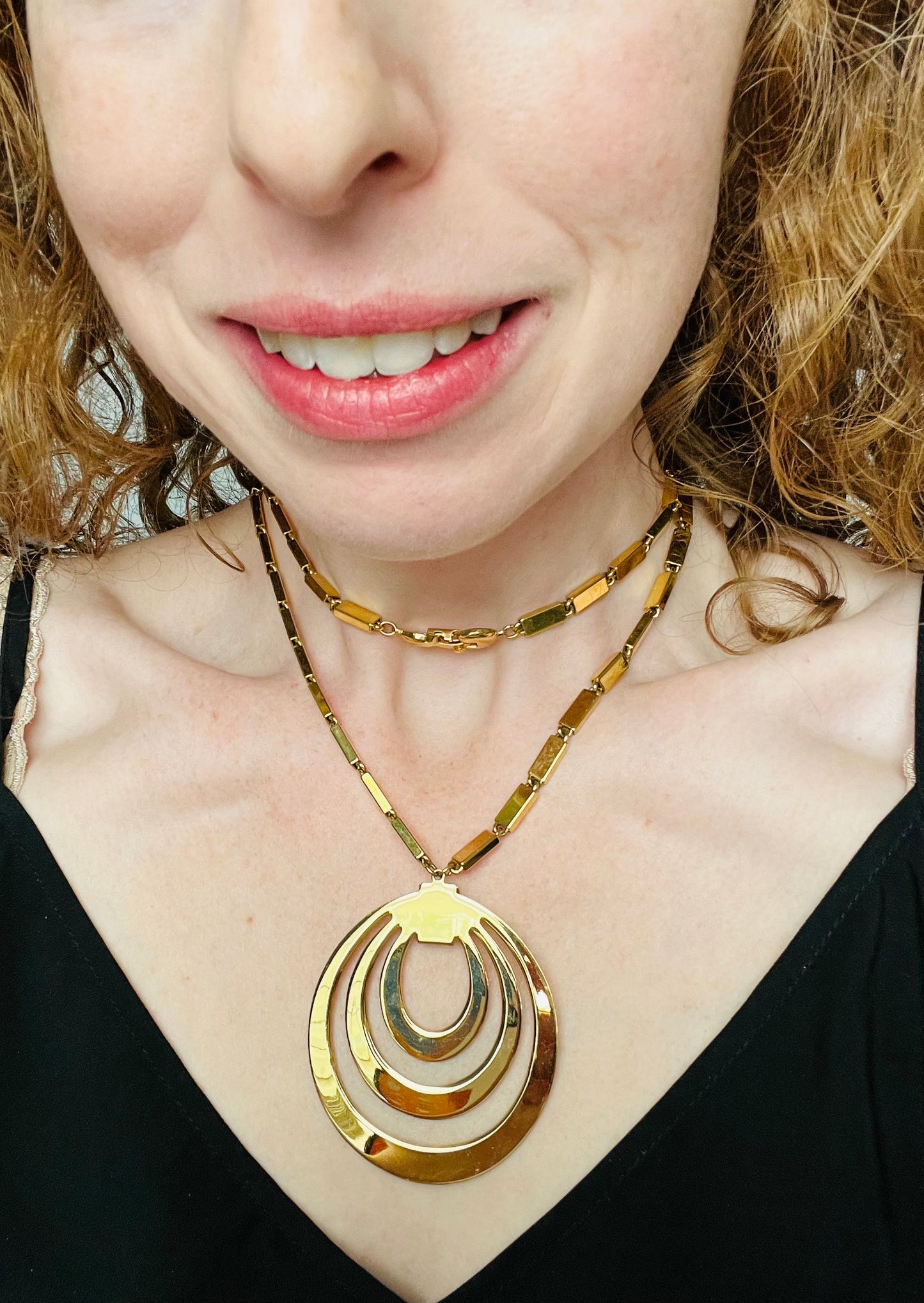 Vibrant 1966 Monet Tournee Gold Tone Pendant Necklace