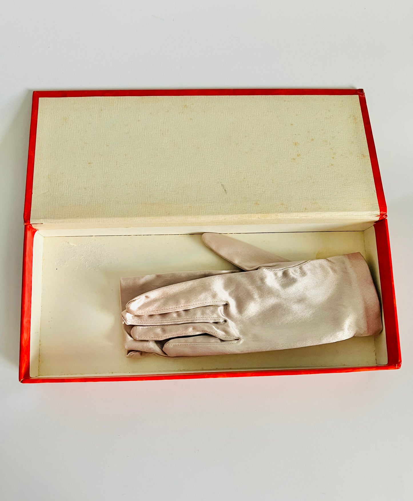 Vintage 1950s Orange Daisy Glove Box with Gloves