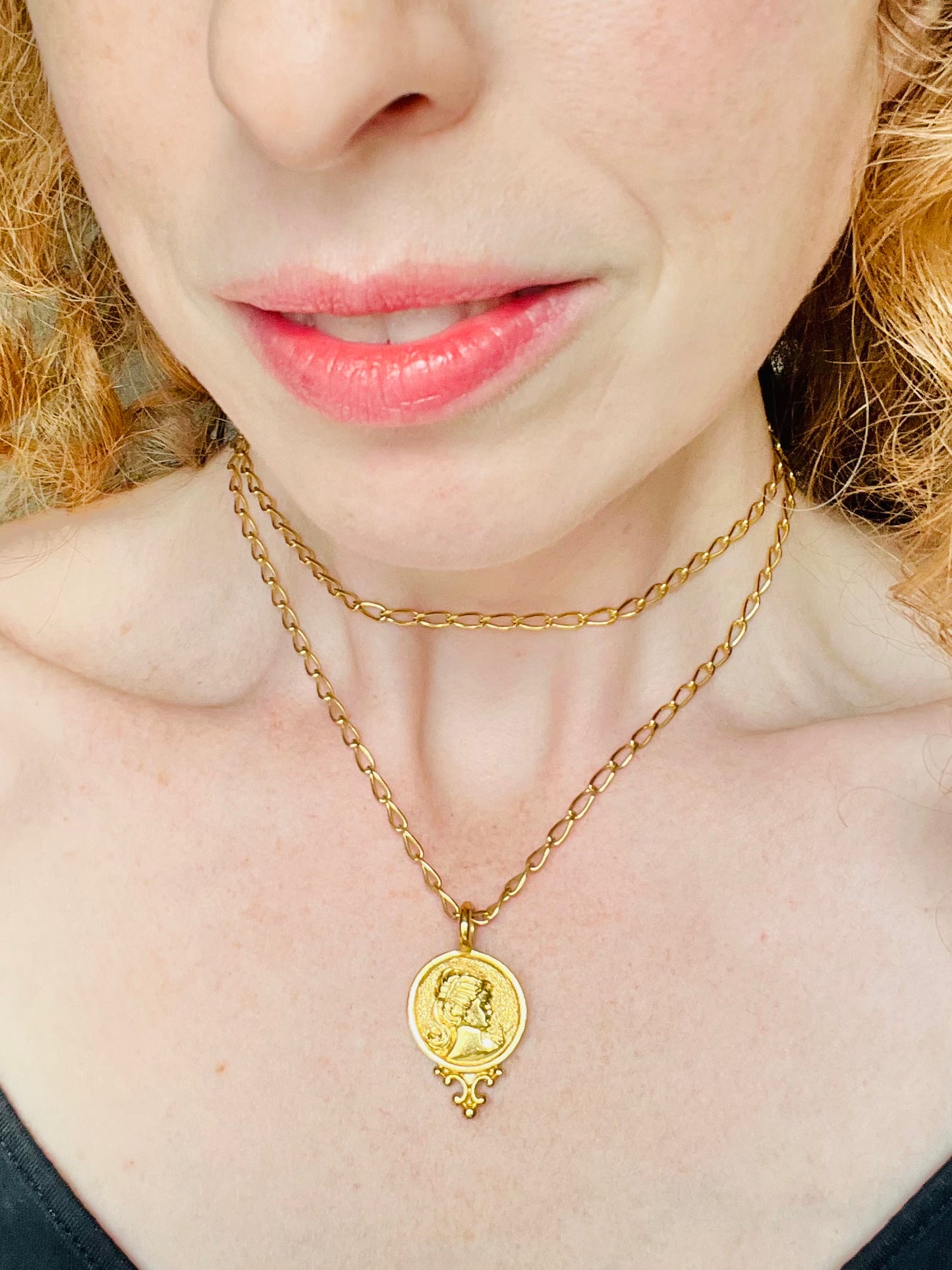 Vintage Avon Two Sided Gold Cameo Style Pendant Necklace