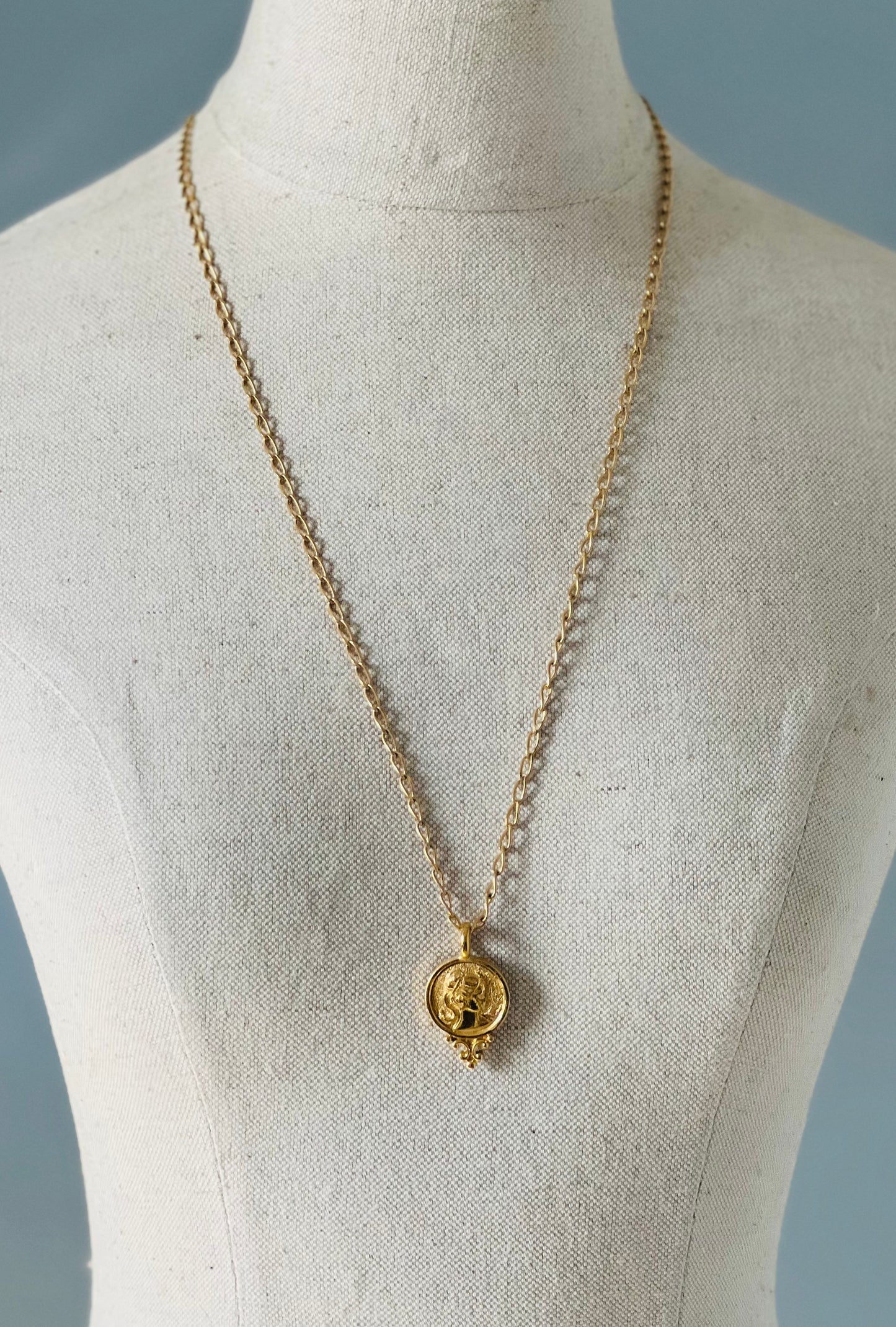 Vintage Avon Two Sided Gold Cameo Style Pendant Necklace