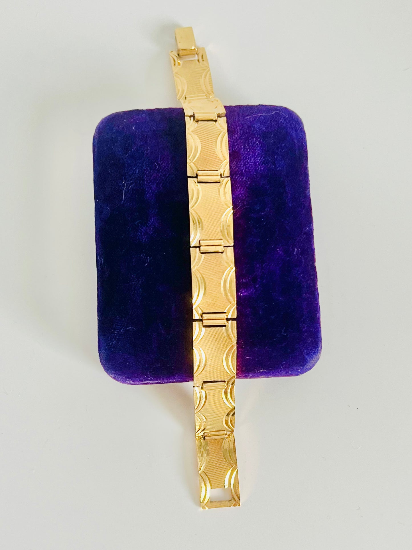 Vintage Gold 1970s Scalloped Link Anson Bracelet