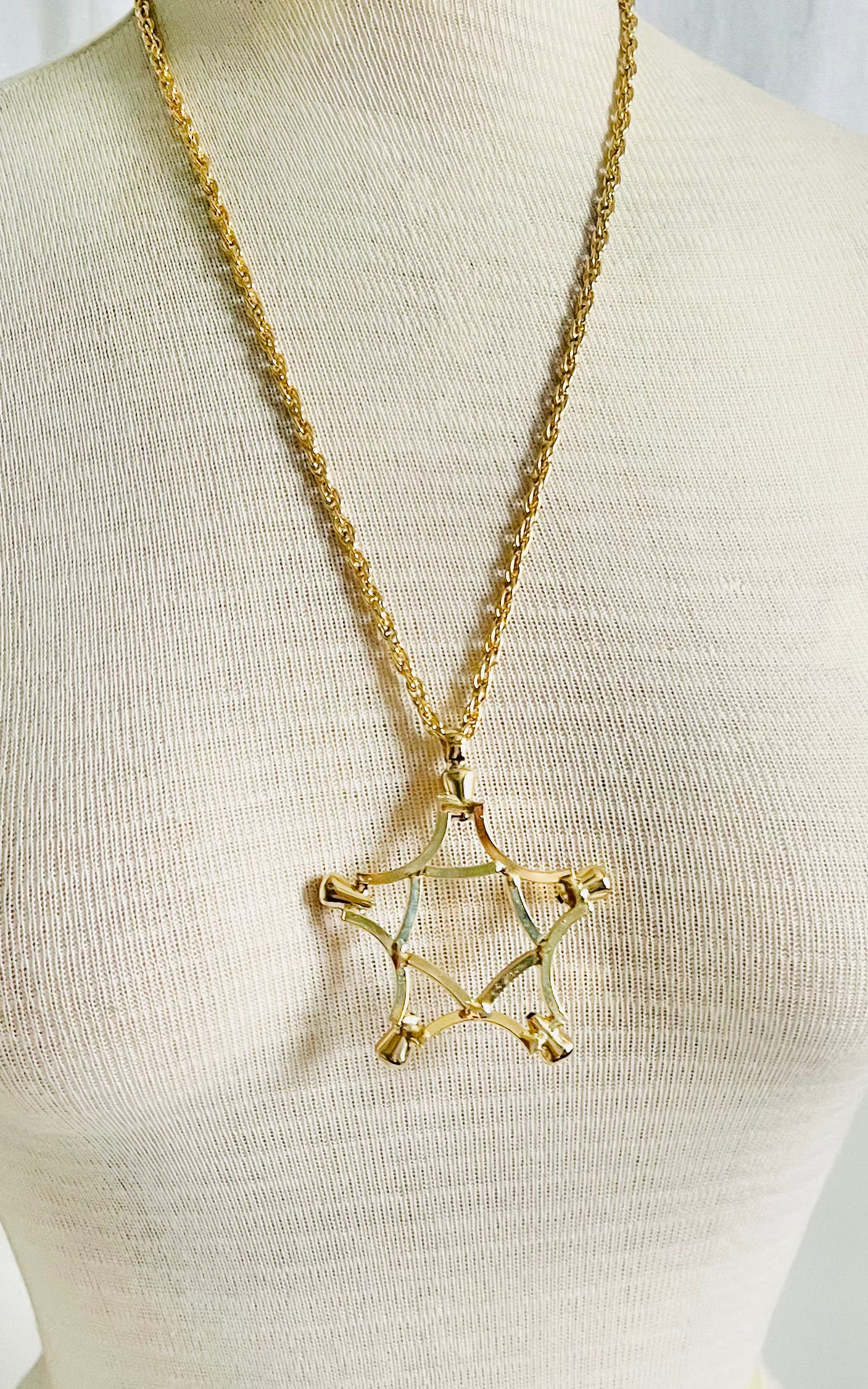 Vintage Deadstock Gold Star Pendant Statement Necklace