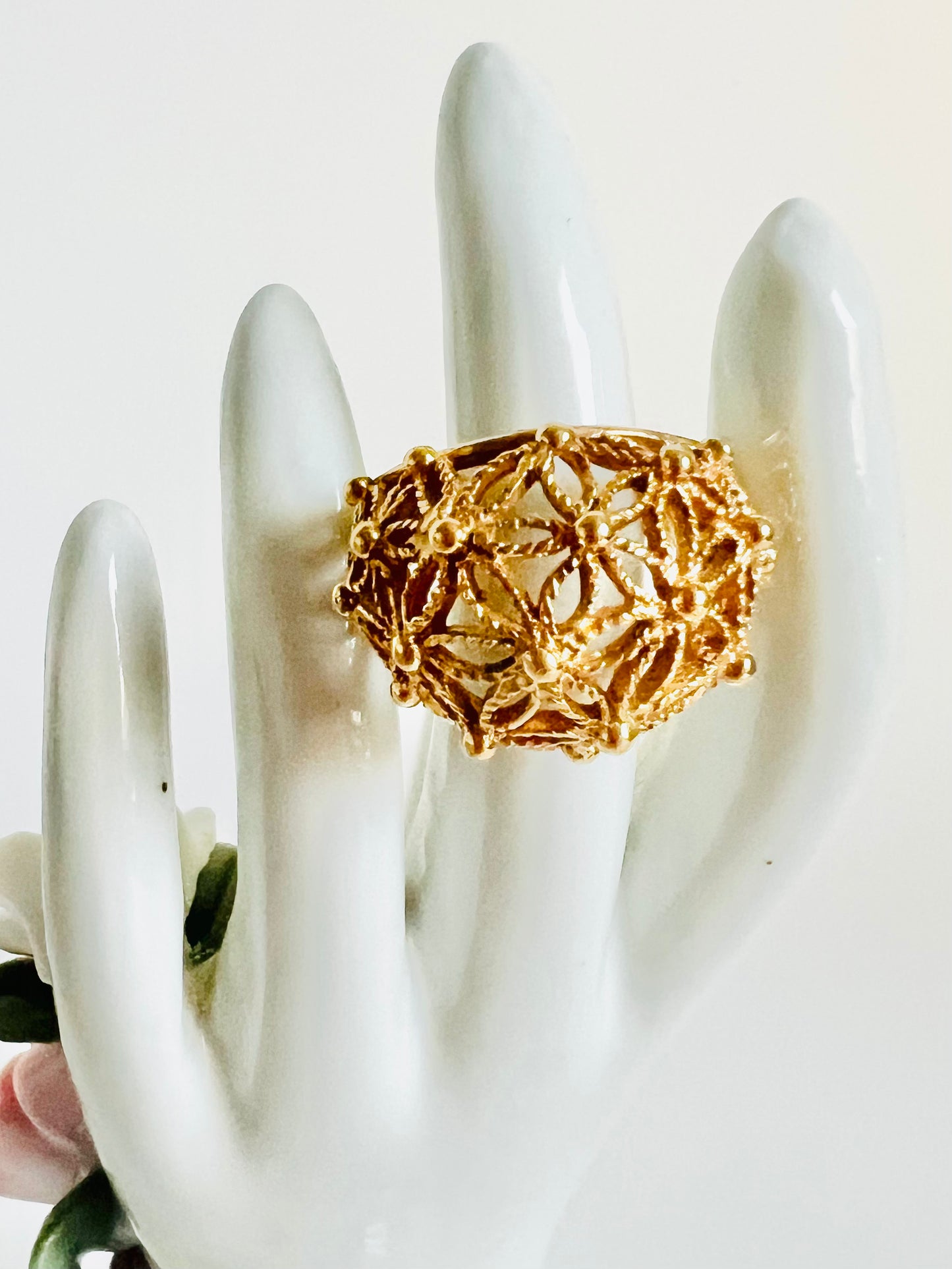 Vintage 1980s Filigree Style Avon Ring