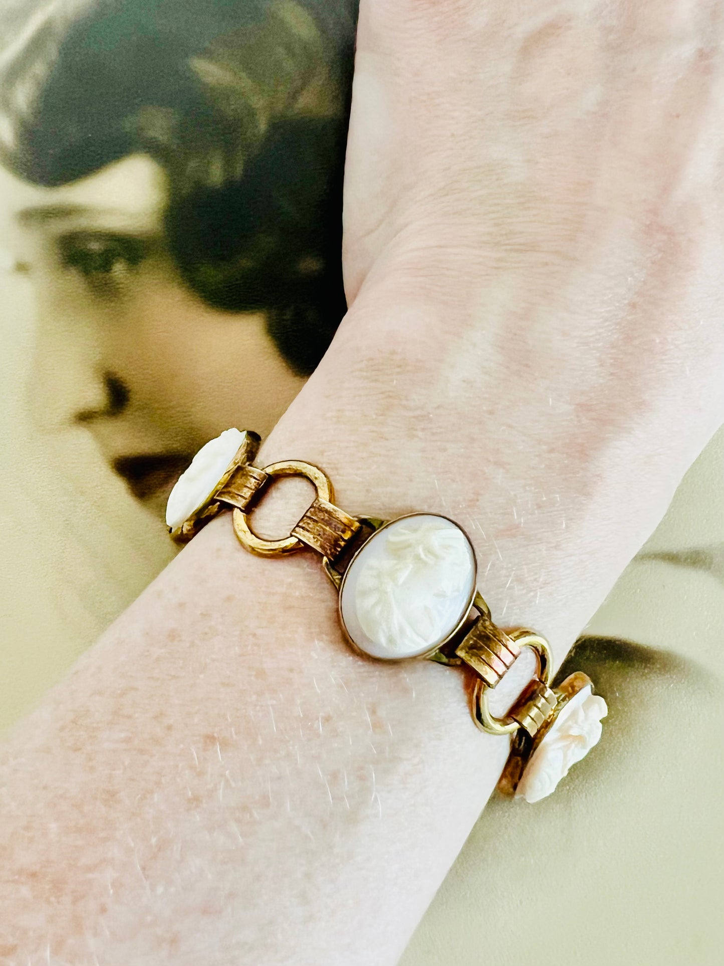 Hand Carved 1940s Shell Cameo Gold Filled Link Bracelet