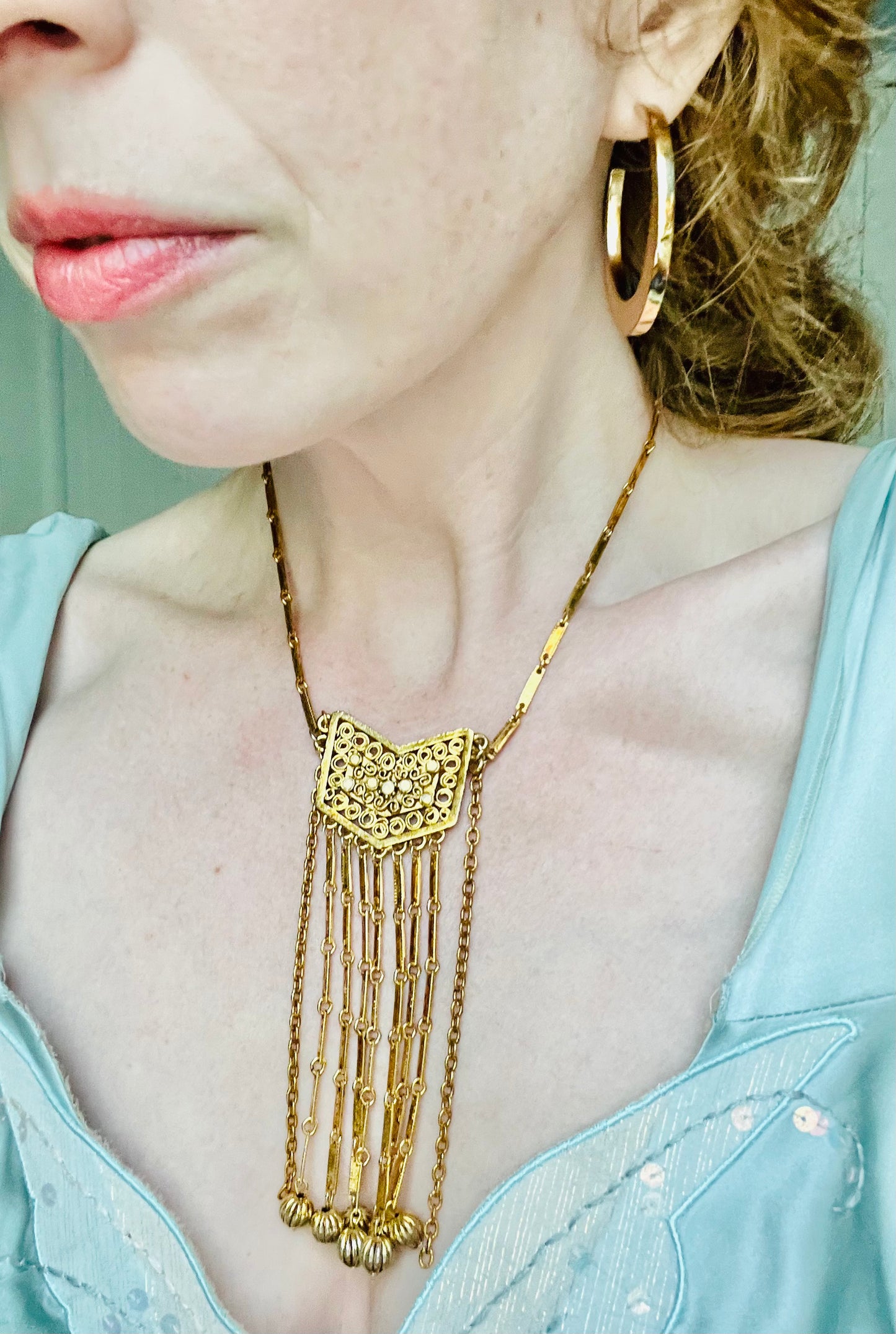 Vintage 90s Crescent Moon Shaped Hoop Earrings