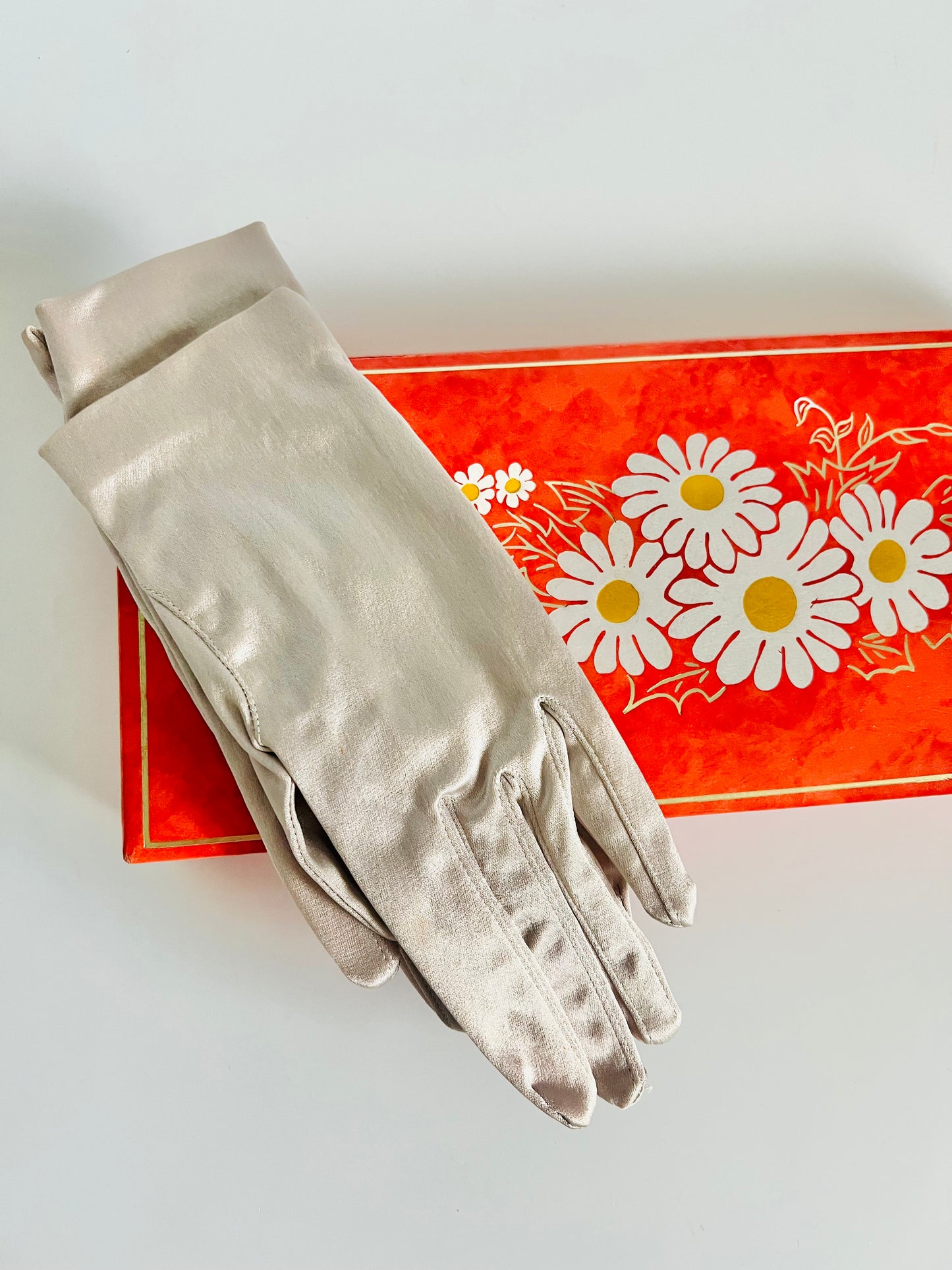 Vintage 1950s Orange Daisy Glove Box with Gloves