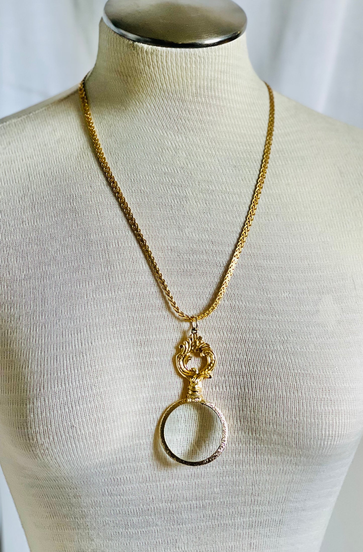 Vintage Ornate Gold Tone Magnifying Glass Chain Necklace