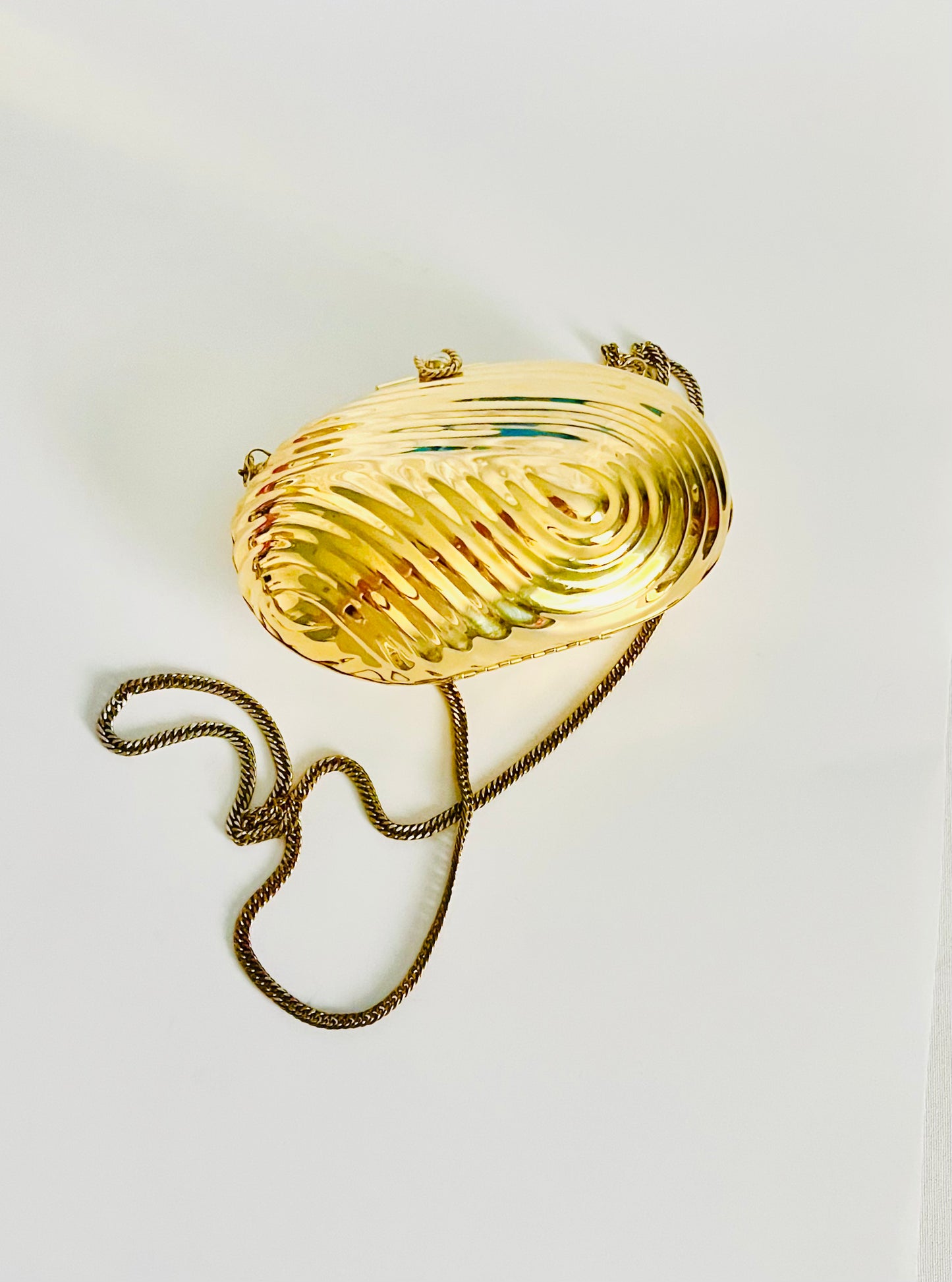 Vintage Gold Clamshell Crossbody Oval Purse with Chain Strap