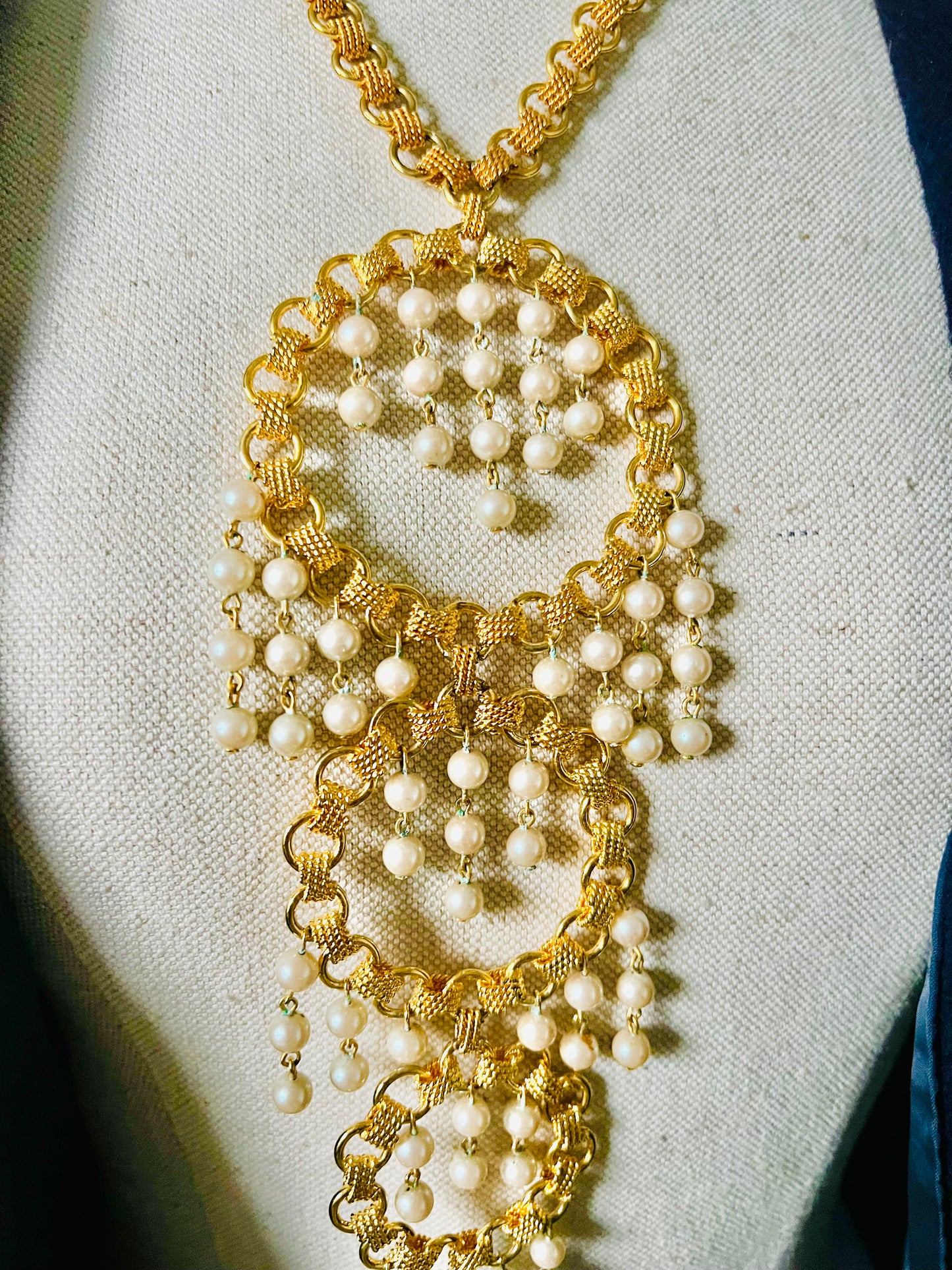 Vintage MidCentury Gold Circle Pearl Drop Necklace